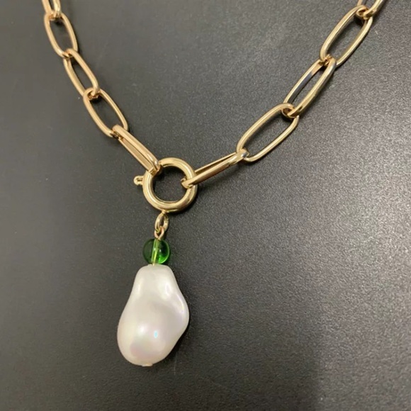 Big Baroque Imitation Pearl Gold Tone Necklace - Picture 3 of 5